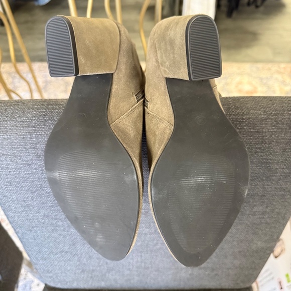 Diba True Park Bench Knee-High Suede Heeled Boots. Size 8. - Picture 2 of 4